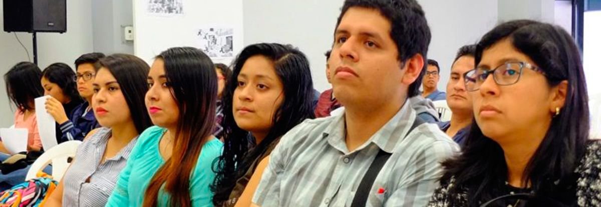 Estudiantes participan en feria de salud ocupacional